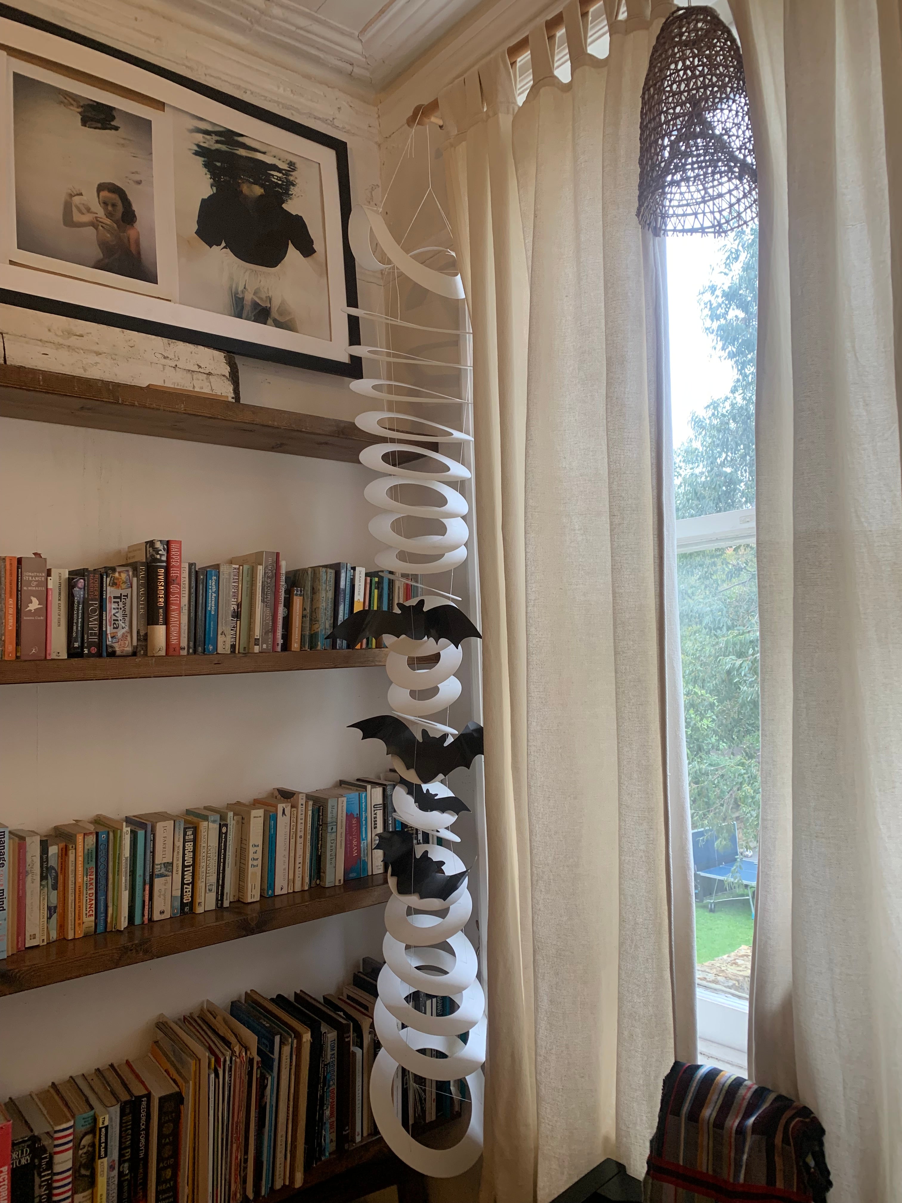 'Slinky' - Floating exhibition space